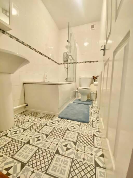 5 Bedroom House Near Cardiff City. ภายนอก รูปภาพ