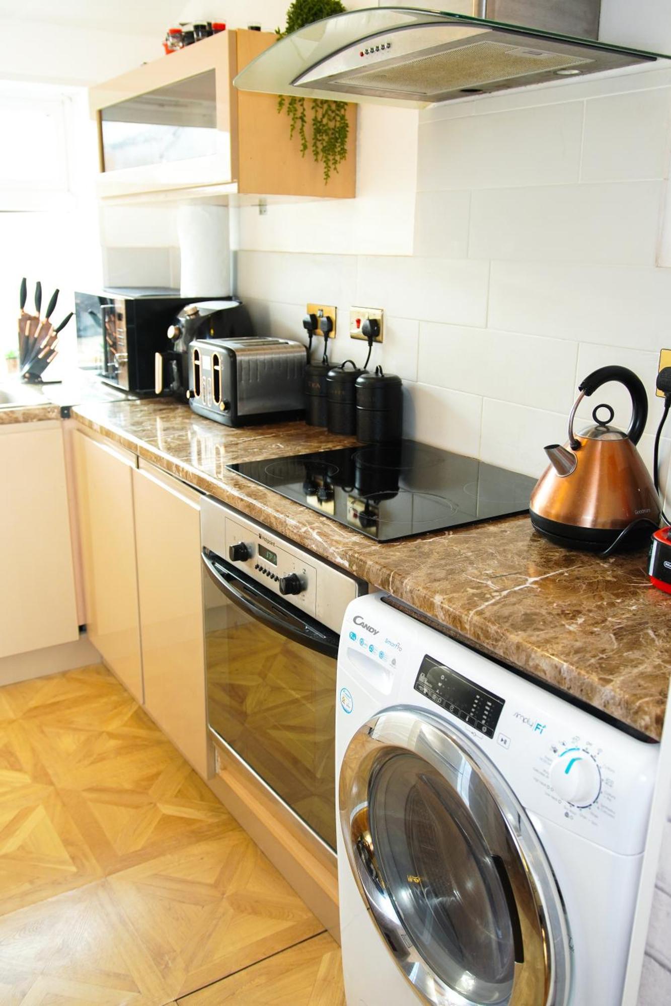 5 Bedroom House Near Cardiff City. ภายนอก รูปภาพ