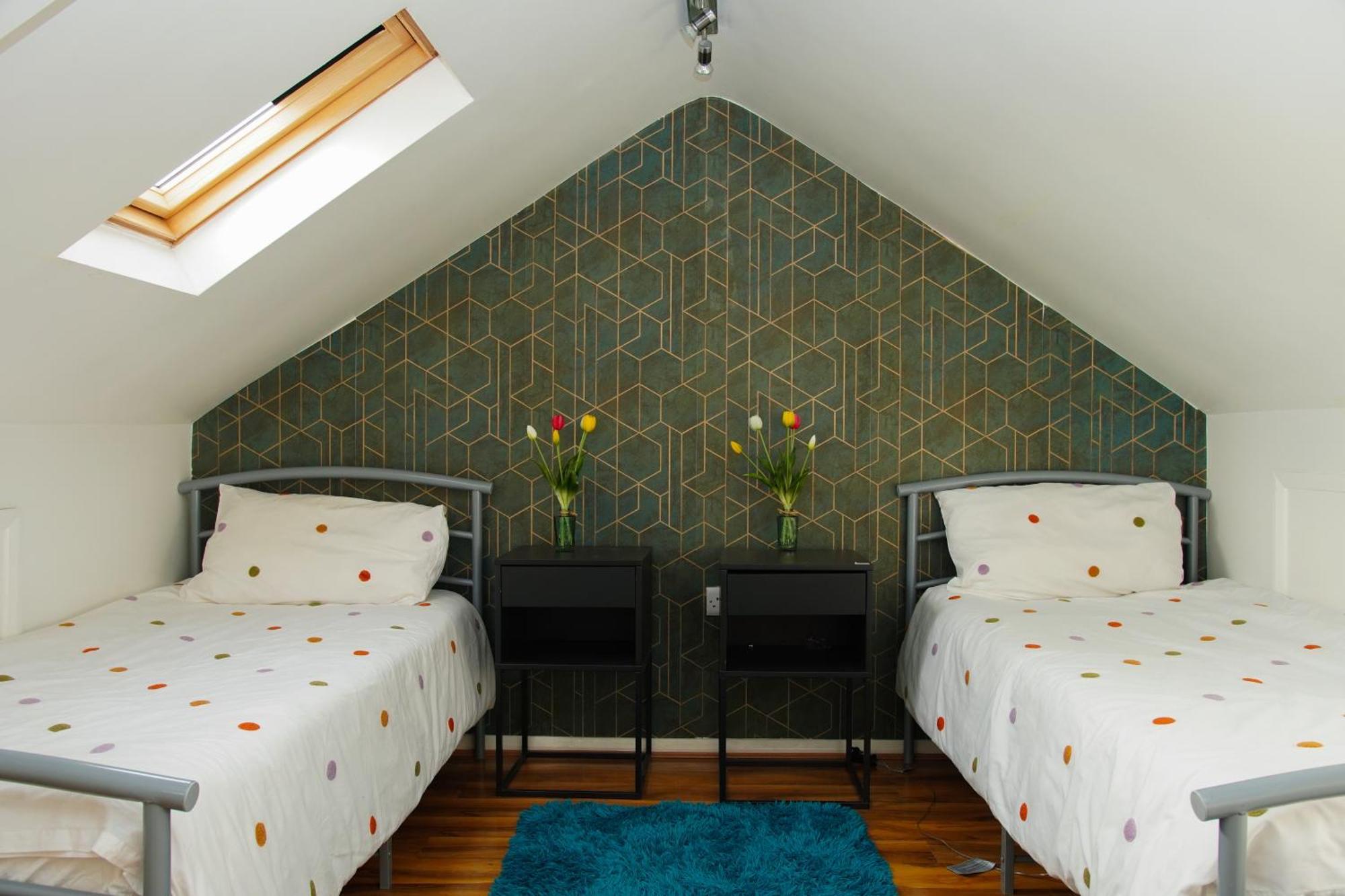 5 Bedroom House Near Cardiff City. ภายนอก รูปภาพ