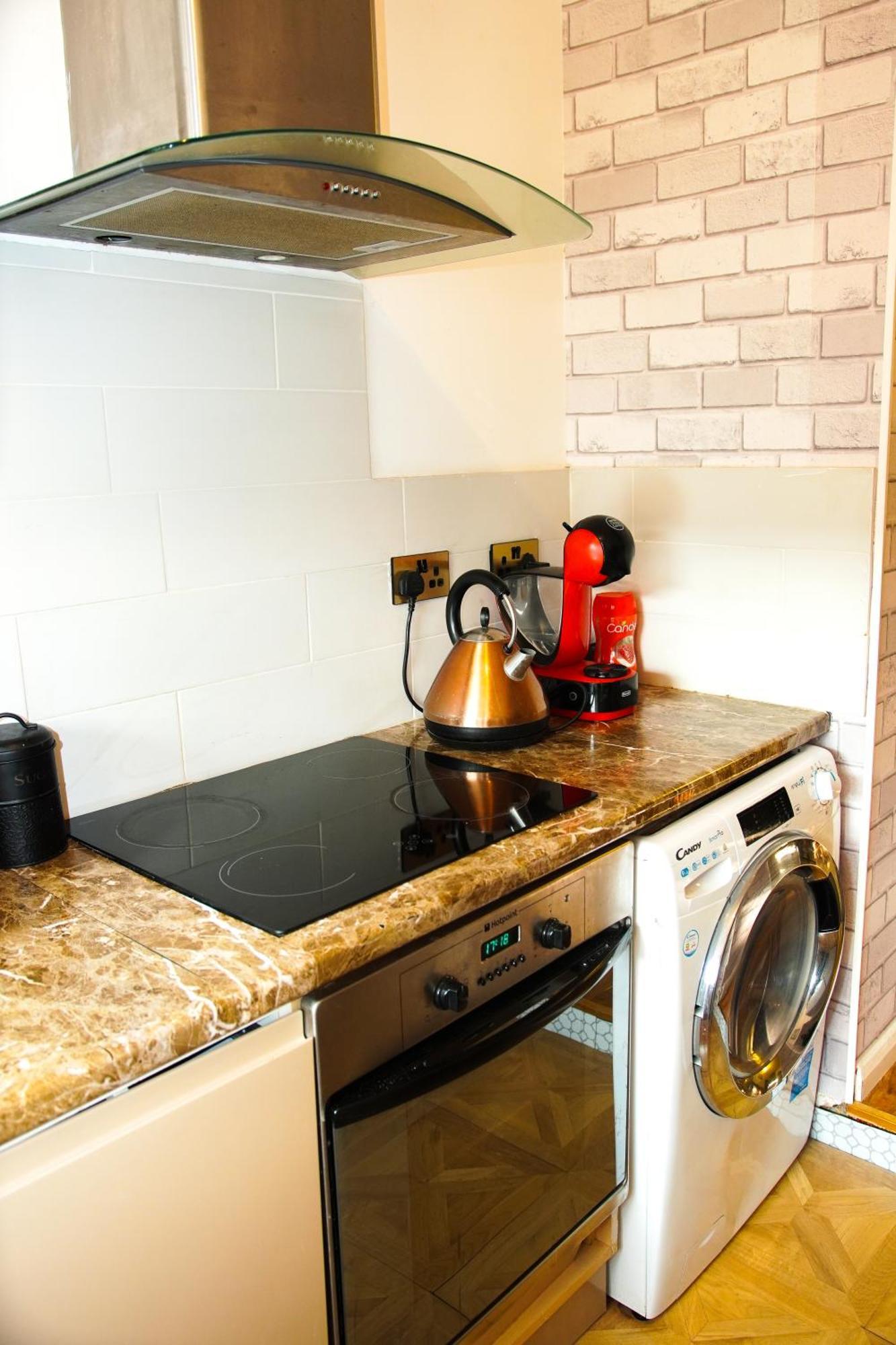5 Bedroom House Near Cardiff City. ภายนอก รูปภาพ